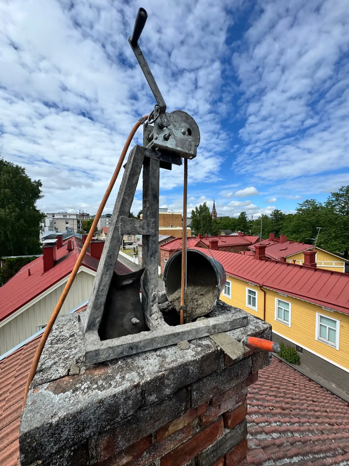 Hormin massaus käynnissä katolla